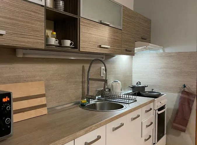 Peaceful Living, 4 Minutes From The Center