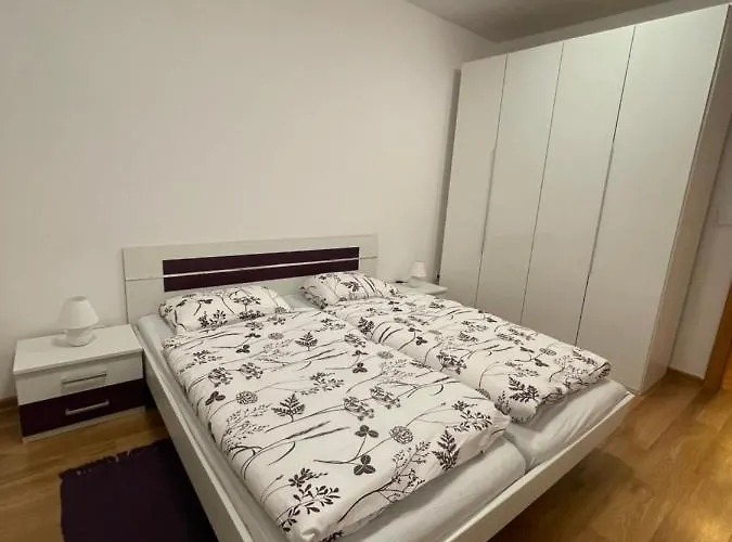 Peaceful Living, 4 Minutes From The Center