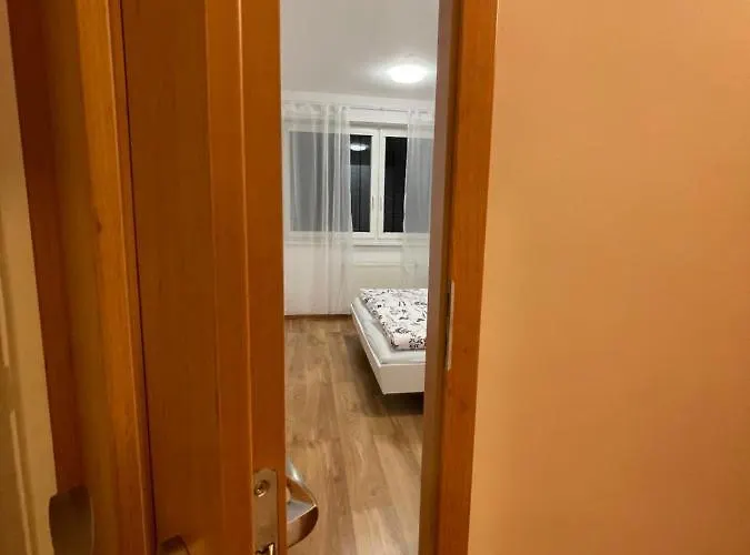 Peaceful Living, 4 Minutes From The Center